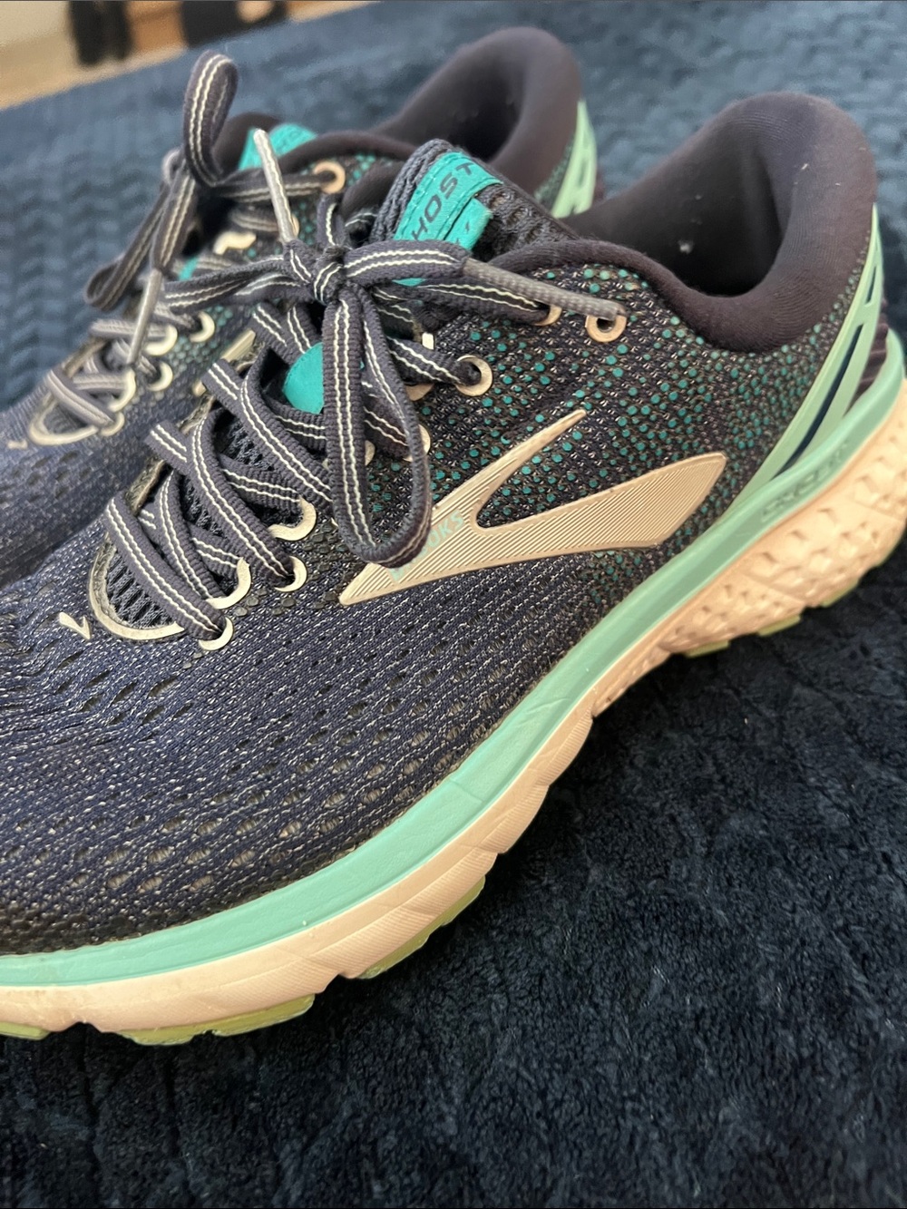Brooks Women's Ghost Navy Running/Outdoor Shoes with Teal & Silver Accents 8.5